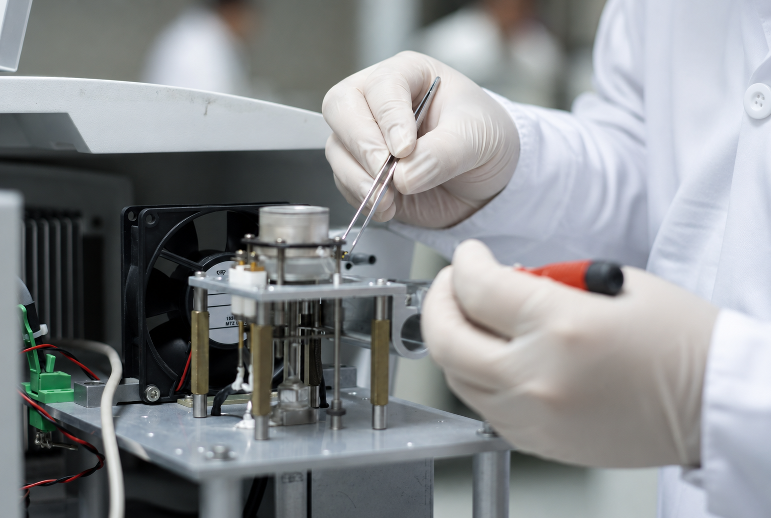 Mantenimiento y reparación de equipos de laboratorio e instrumentación en Perú